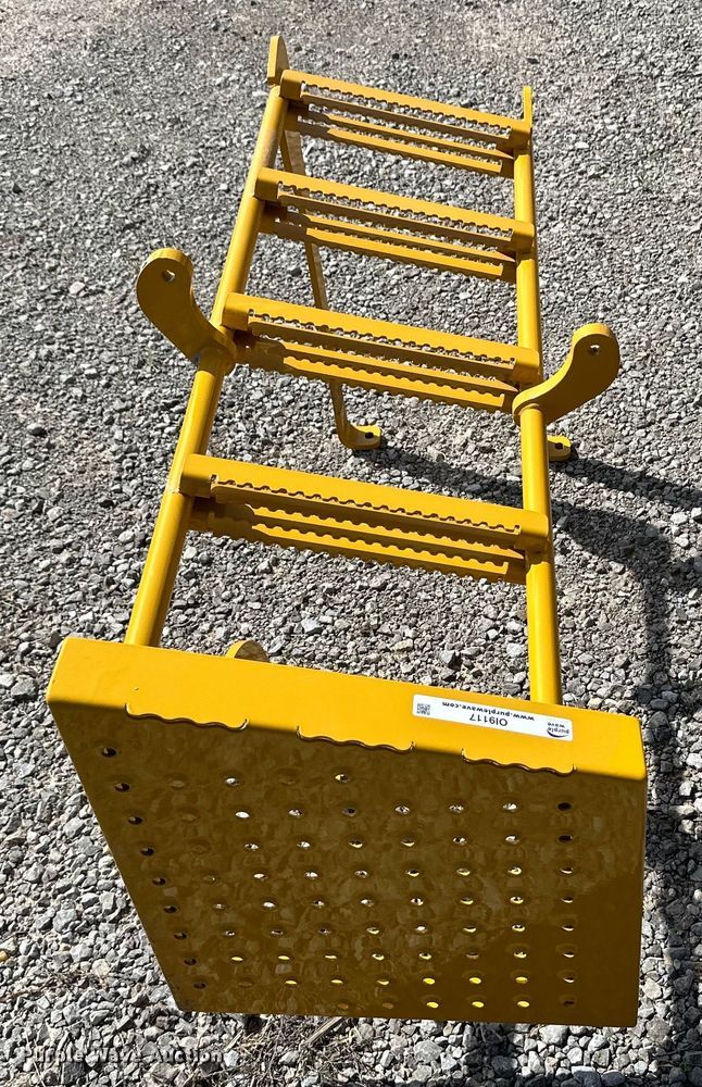 image for item OI9117 Wheel loader steps