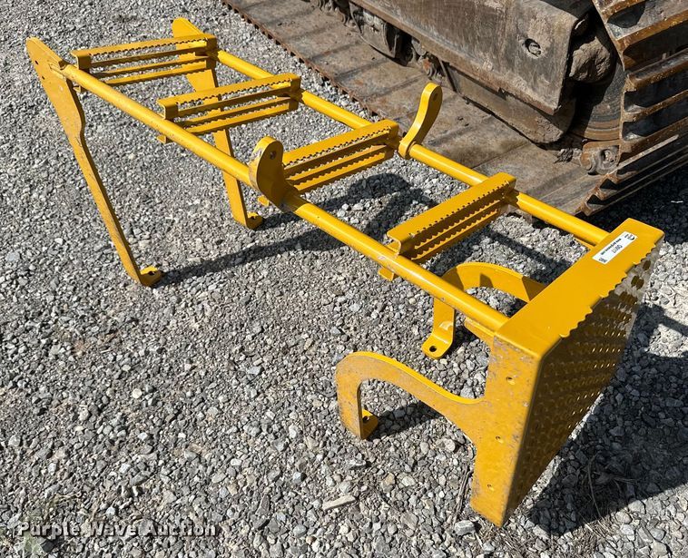 image for item OI9117 Wheel loader steps