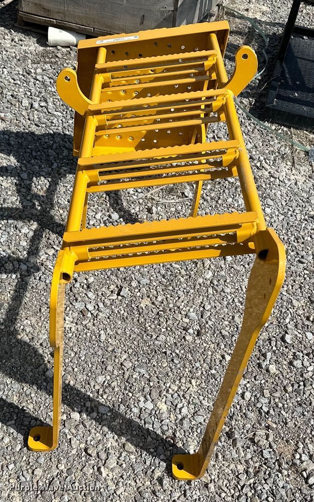 image for item OI9117 Wheel loader steps