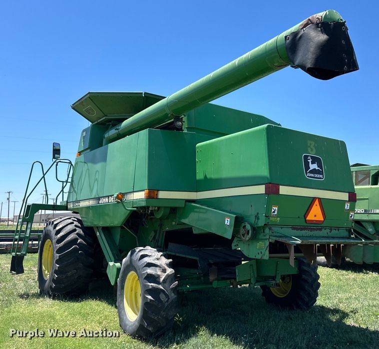 image for item OI9122 1996 John Deere 9600 combine