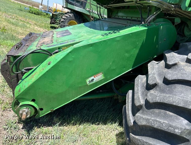 image for item OI9122 1996 John Deere 9600 combine