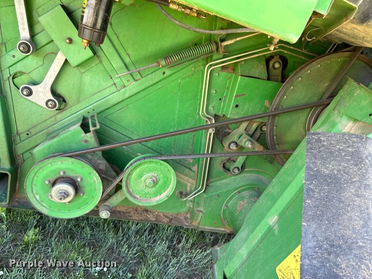 image for item OI9122 1996 John Deere 9600 combine
