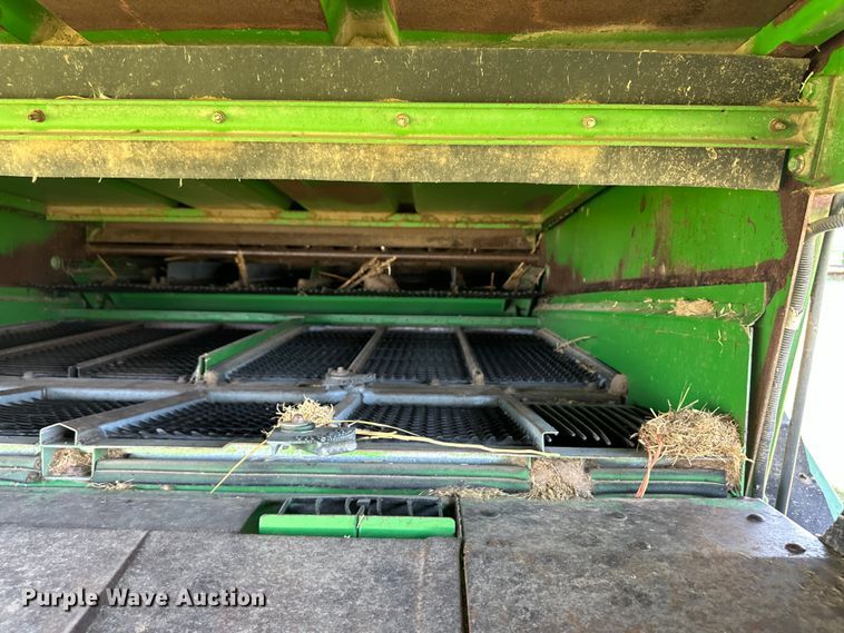 image for item OI9122 1996 John Deere 9600 combine