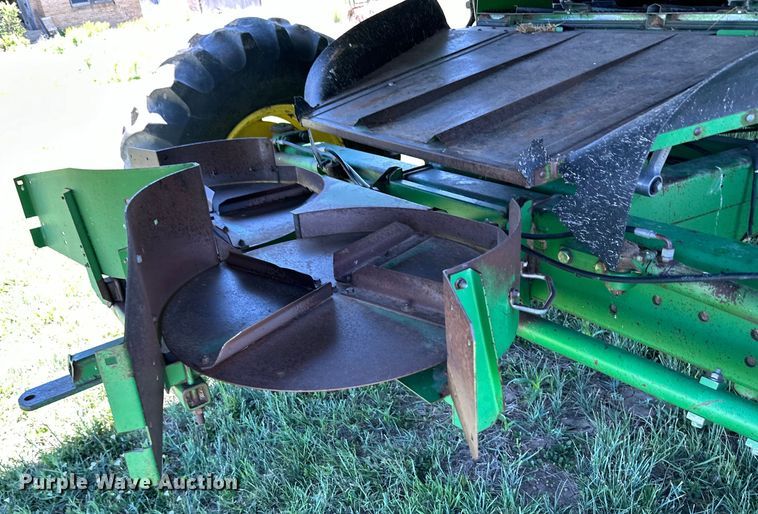 image for item OI9122 1996 John Deere 9600 combine