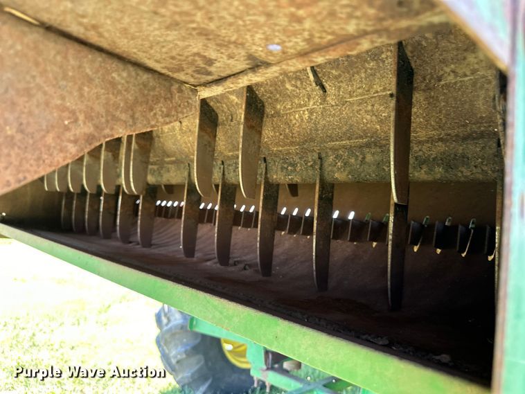 image for item OI9122 1996 John Deere 9600 combine