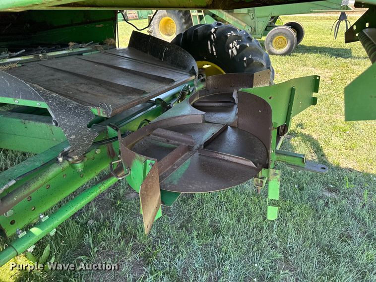 image for item OI9122 1996 John Deere 9600 combine