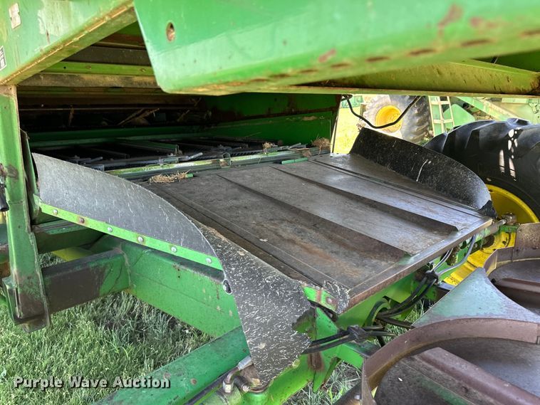 image for item OI9122 1996 John Deere 9600 combine