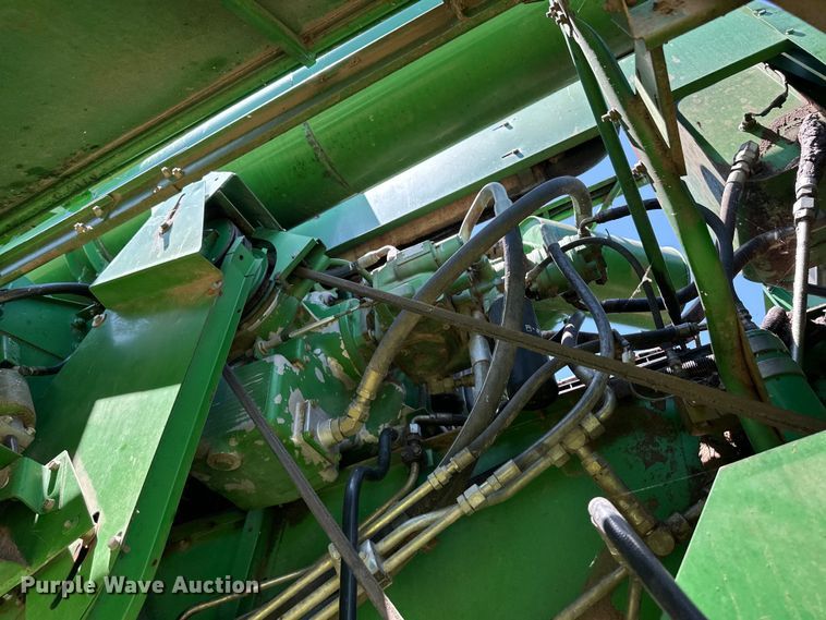 image for item OI9122 1996 John Deere 9600 combine