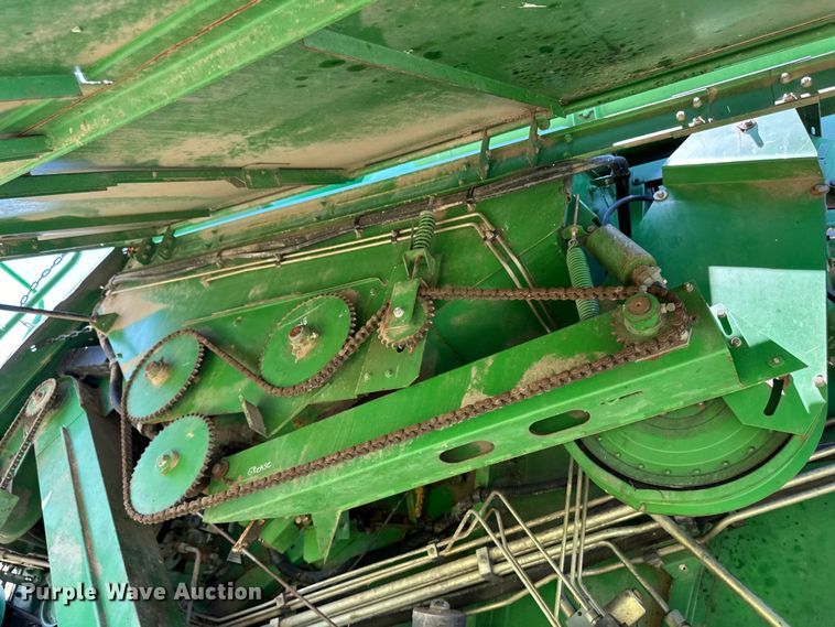 image for item OI9122 1996 John Deere 9600 combine