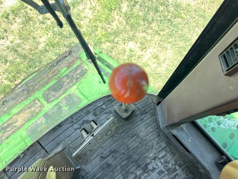 image for item OI9122 1996 John Deere 9600 combine