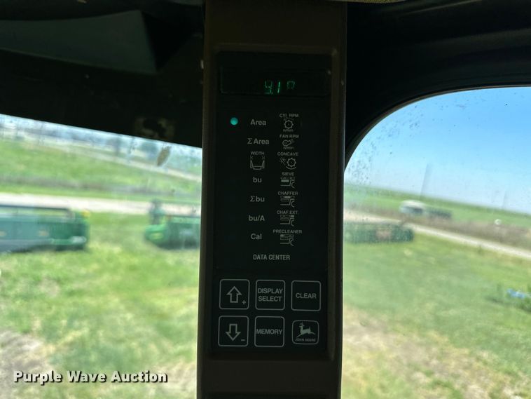 image for item OI9122 1996 John Deere 9600 combine