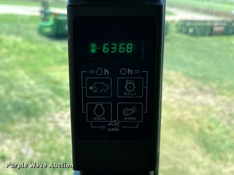 image for item OI9122 1996 John Deere 9600 combine