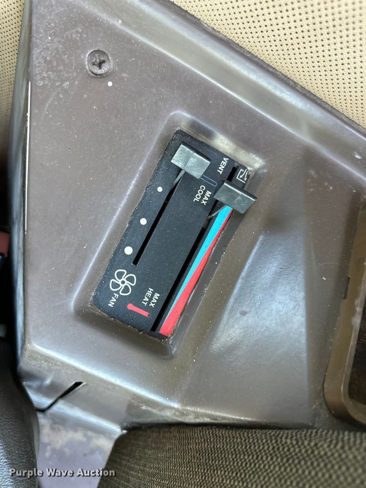 image for item OI9122 1996 John Deere 9600 combine