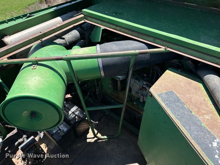 image for item OI9122 1996 John Deere 9600 combine
