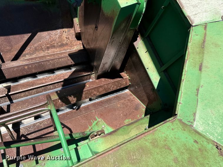 image for item OI9122 1996 John Deere 9600 combine