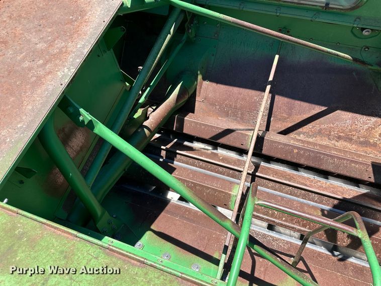 image for item OI9122 1996 John Deere 9600 combine