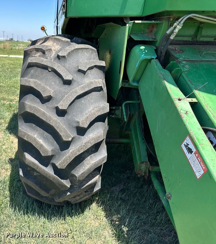 image for item OI9122 1996 John Deere 9600 combine