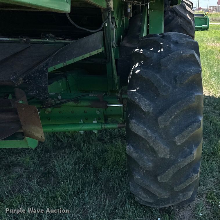 image for item OI9122 1996 John Deere 9600 combine