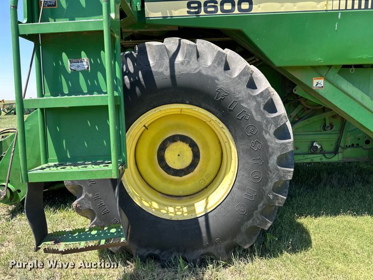 image for item OI9122 1996 John Deere 9600 combine