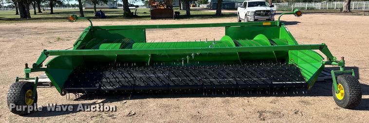 image for item OI9215 John Deere 914 pickup head