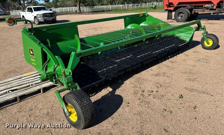 image for item OI9215 John Deere 914 pickup head