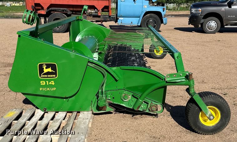 image for item OI9215 John Deere 914 pickup head