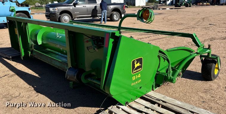 image for item OI9215 John Deere 914 pickup head