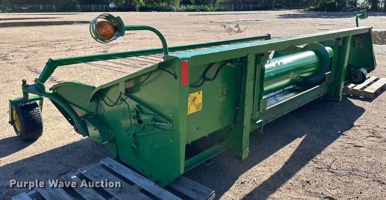 image for item OI9215 John Deere 914 pickup head