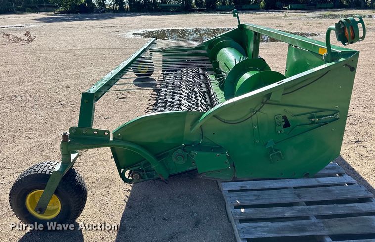image for item OI9215 John Deere 914 pickup head
