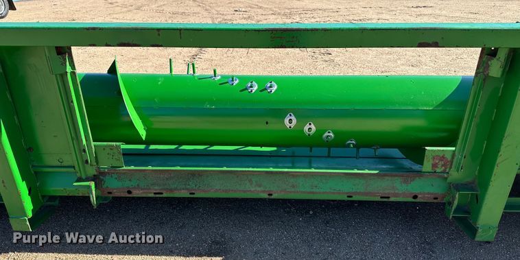 image for item OI9215 John Deere 914 pickup head