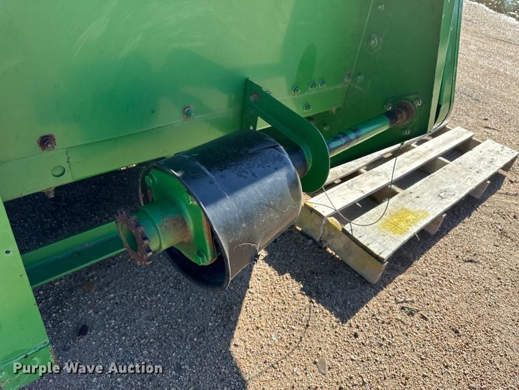 image for item OI9215 John Deere 914 pickup head