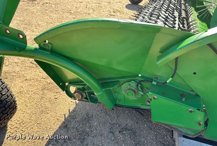 image for item OI9215 John Deere 914 pickup head