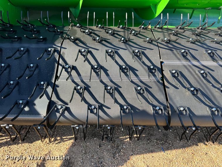 image for item OI9215 John Deere 914 pickup head