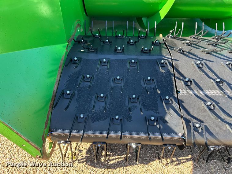 image for item OI9215 John Deere 914 pickup head