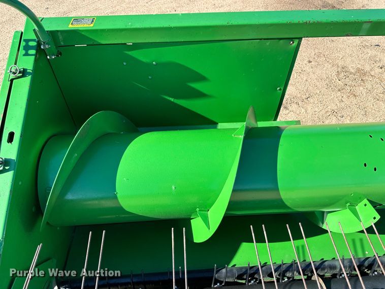 image for item OI9215 John Deere 914 pickup head