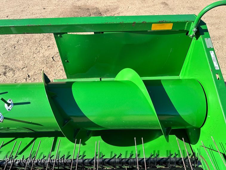 image for item OI9215 John Deere 914 pickup head