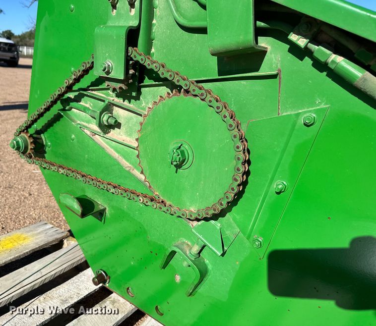 image for item OI9215 John Deere 914 pickup head