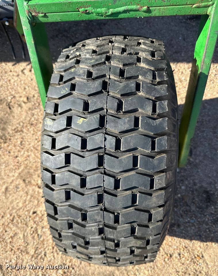 image for item OI9215 John Deere 914 pickup head