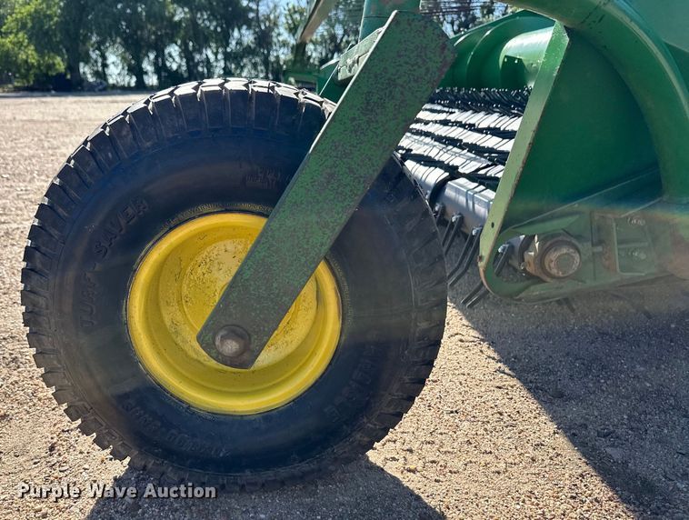 image for item OI9215 John Deere 914 pickup head