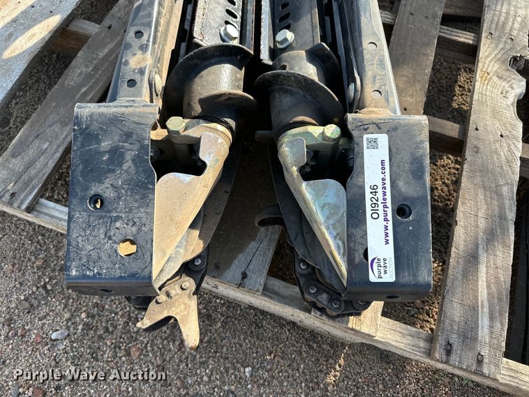 image for item OI9246 Agco corn head row unit