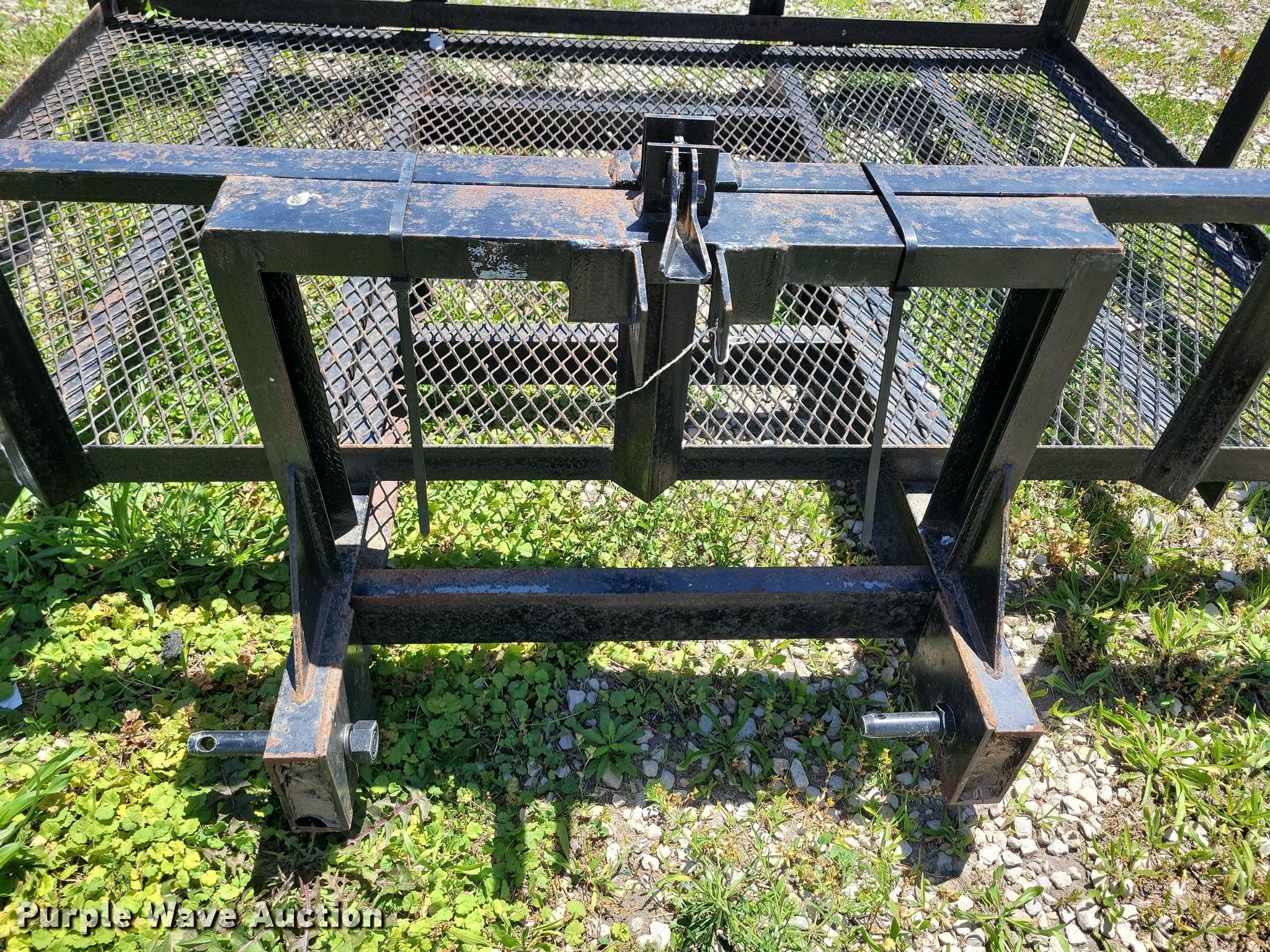 Three point carry rack in Ottumwa, IA | Item KA9991 for sale | Purple Wave