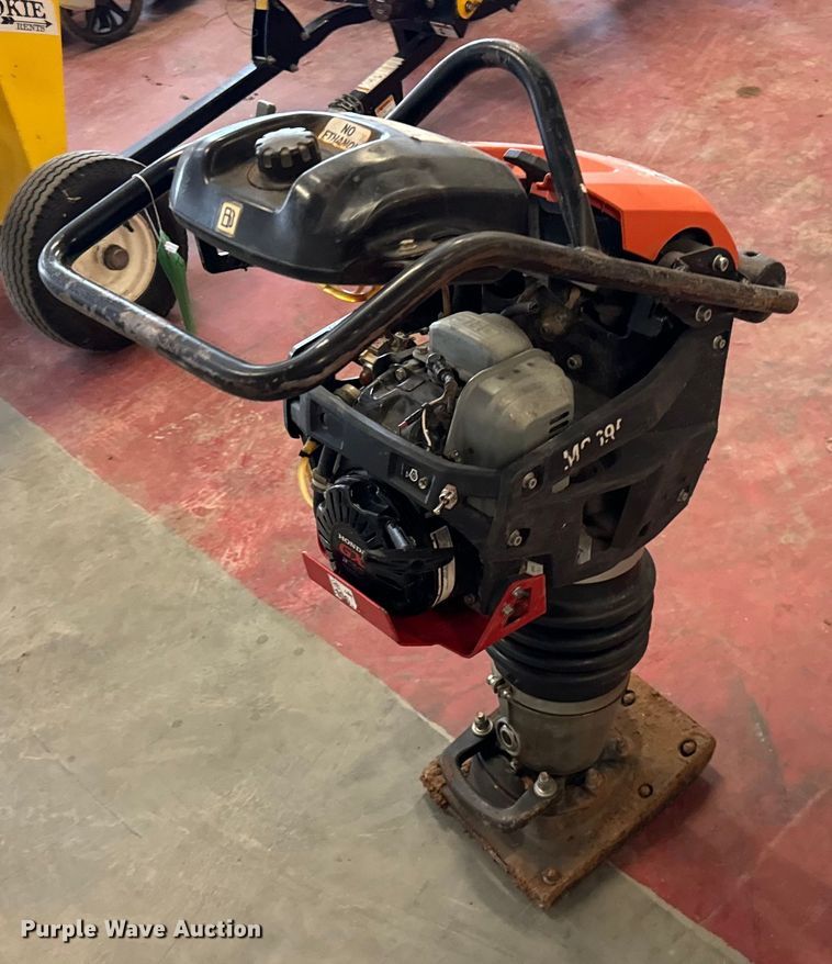 image for item EH3887 Husqvarna MS695 plate compactor