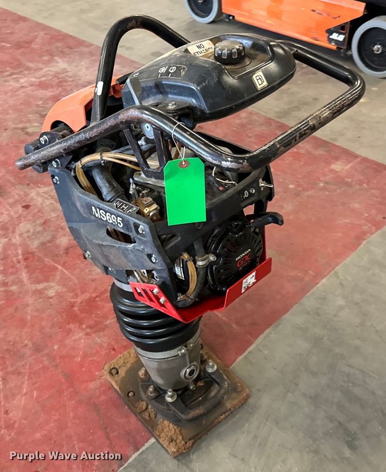 image for item EH3887 Husqvarna MS695 plate compactor