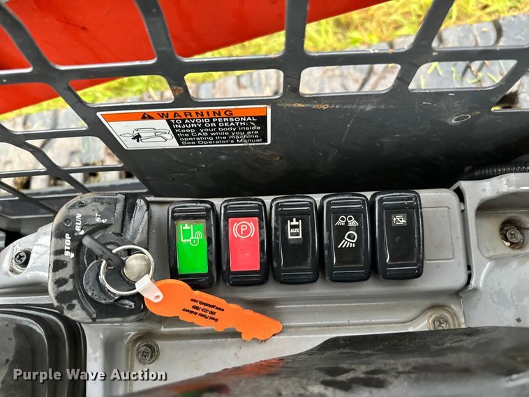 image for item EH3892 2020 Kubota SVL65-2 tracked skid steer loader