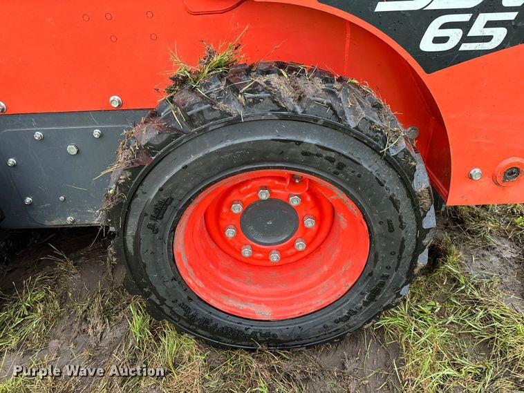 image for item EH3915 2021 Kubota SSV65 skid steer loader