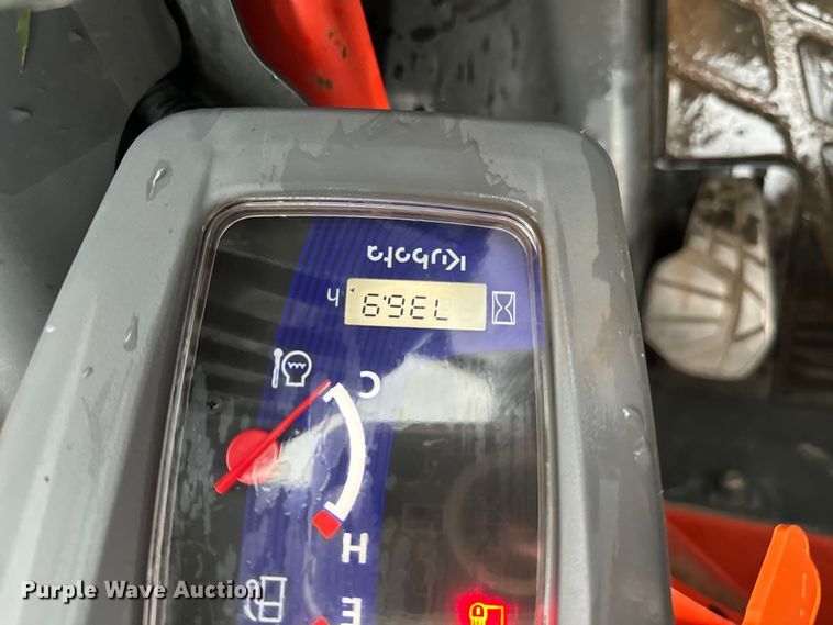 image for item EH3916 2021 Kubota SSV65 skid steer loader