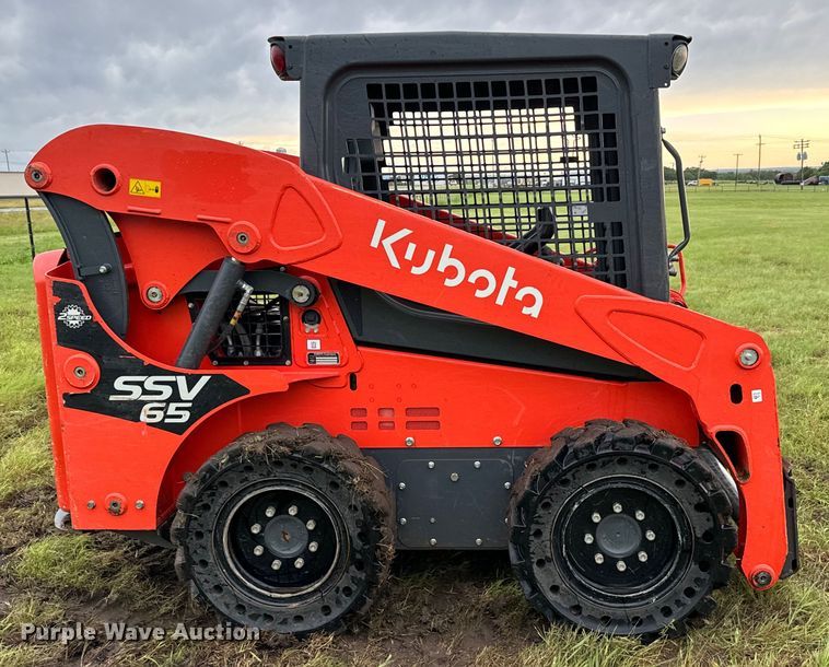 image for item EH3917 2021 Kubota SSV65 skid steer loader