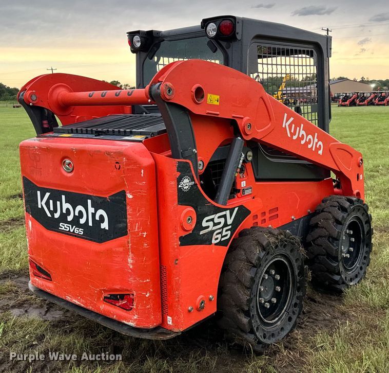 image for item EH3917 2021 Kubota SSV65 skid steer loader