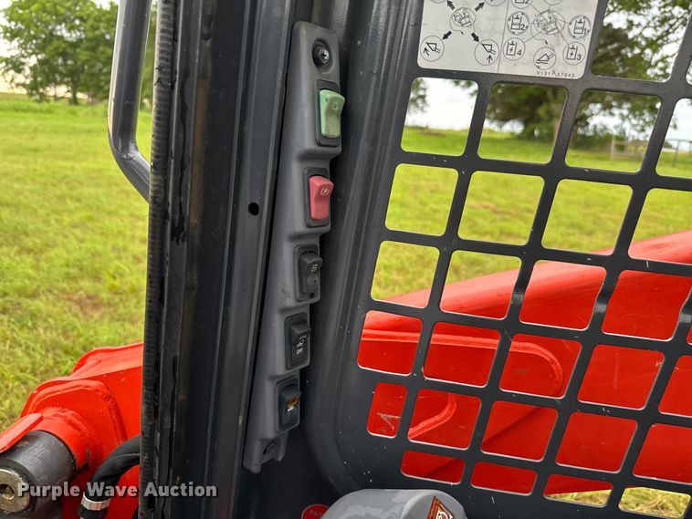 image for item EH3917 2021 Kubota SSV65 skid steer loader