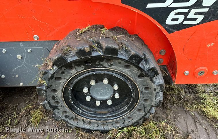 image for item EH3917 2021 Kubota SSV65 skid steer loader